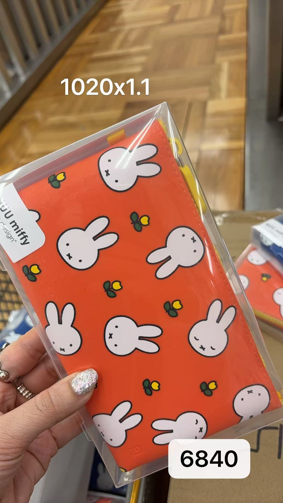 0205 折扣店 米菲橘色长条收纳包