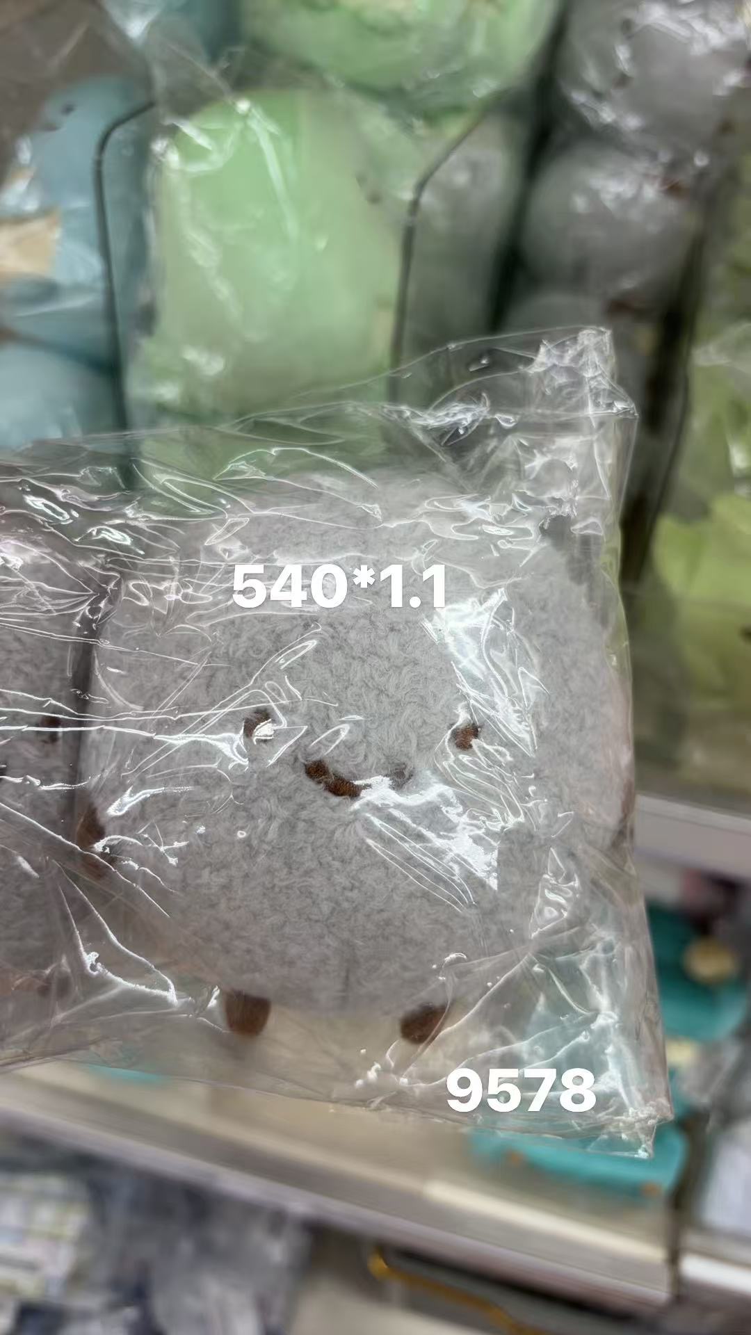 0206 折扣店 角落 灰色灰尘 毛绒玩偶