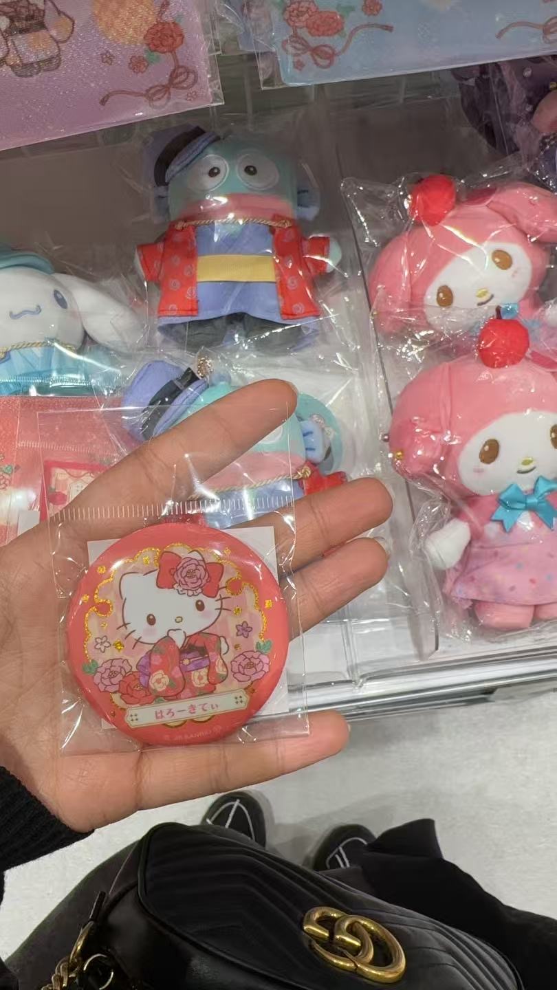 0211 三丽鸥 kt和服 小吧唧徽章