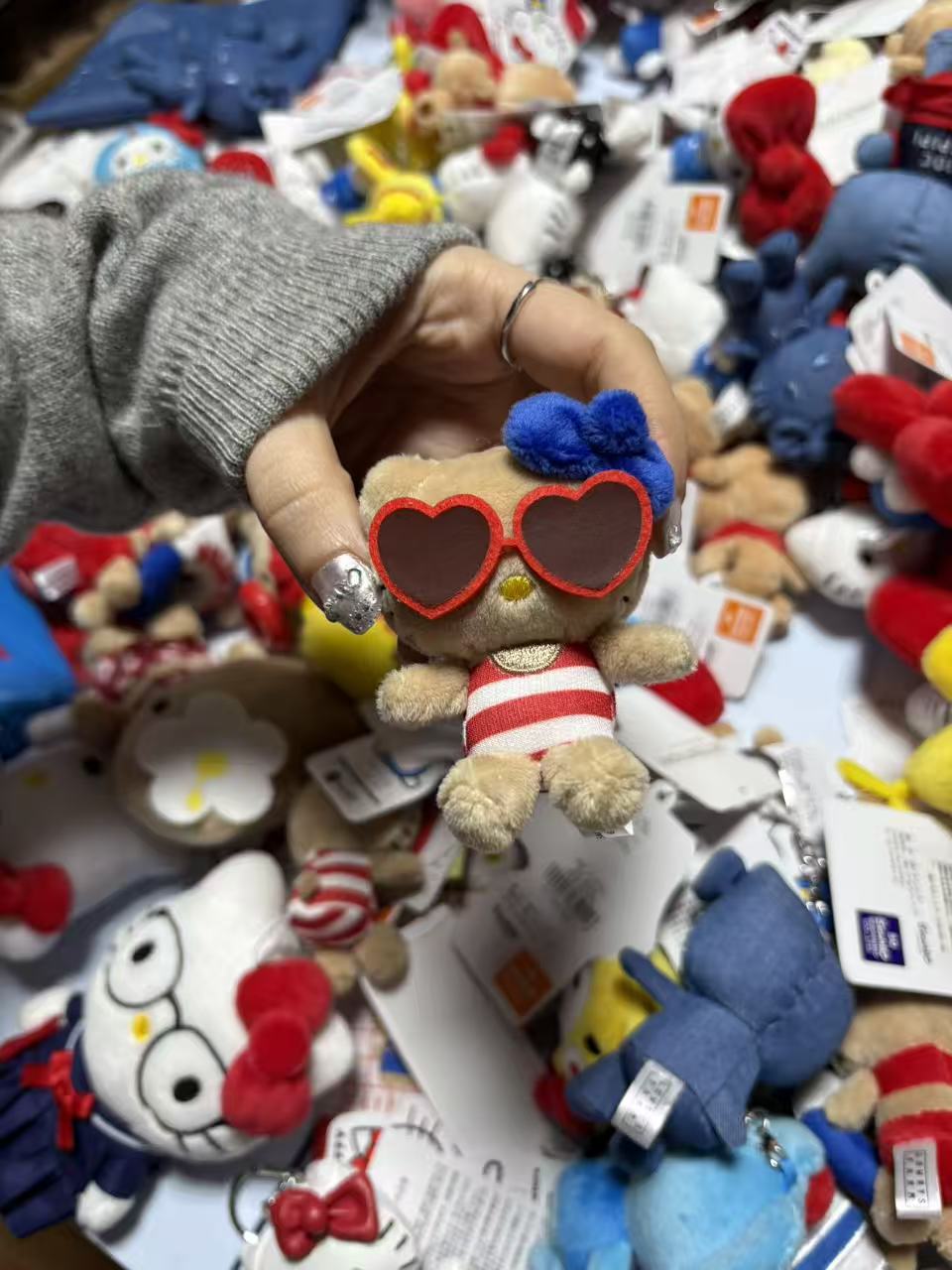 0227 三丽欧ME联名 黑皮墨镜kt挂件 51汇