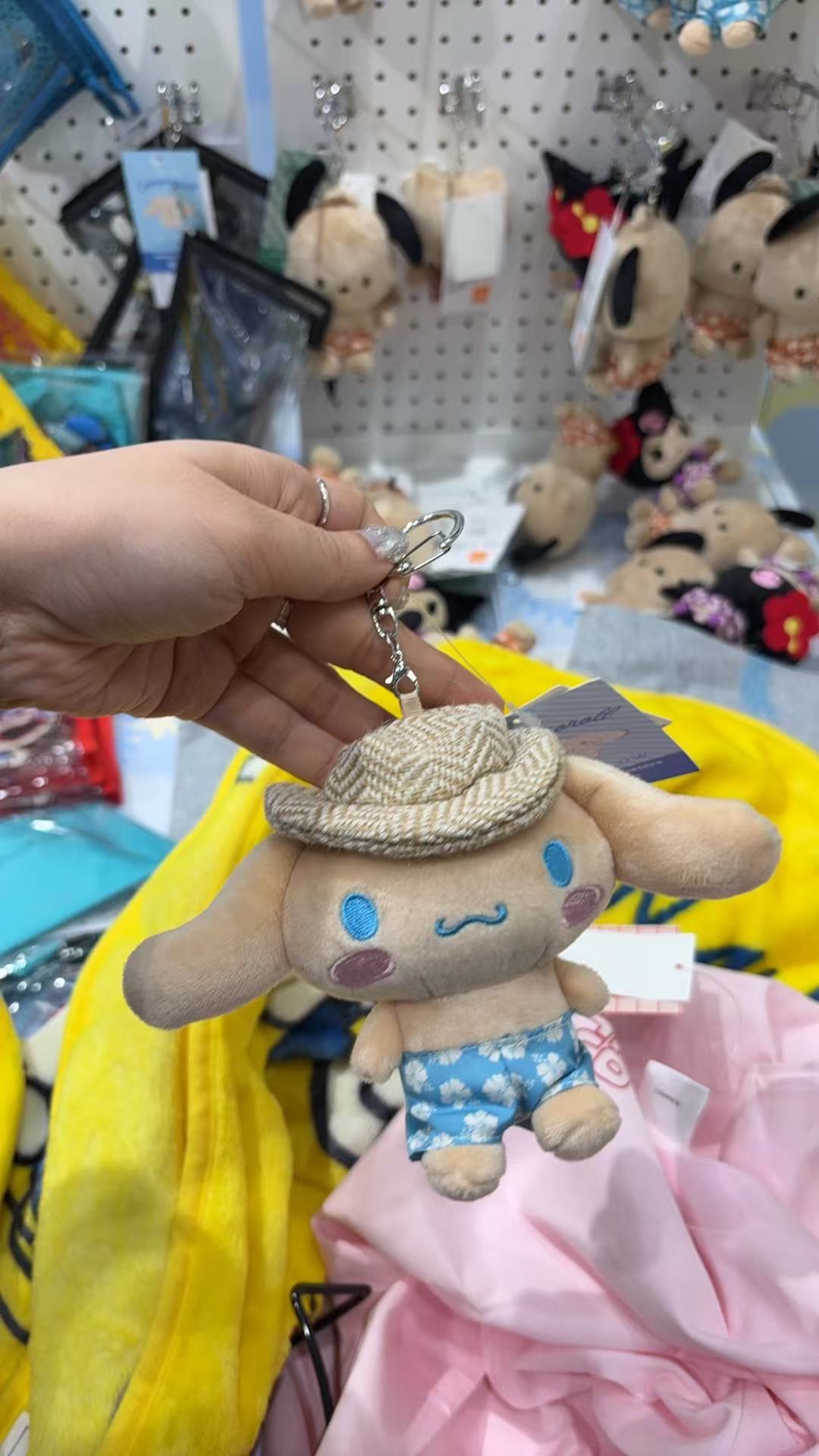 0218 三丽鸥 黄皮玉桂狗带黄色条纹牛仔帽 挂件