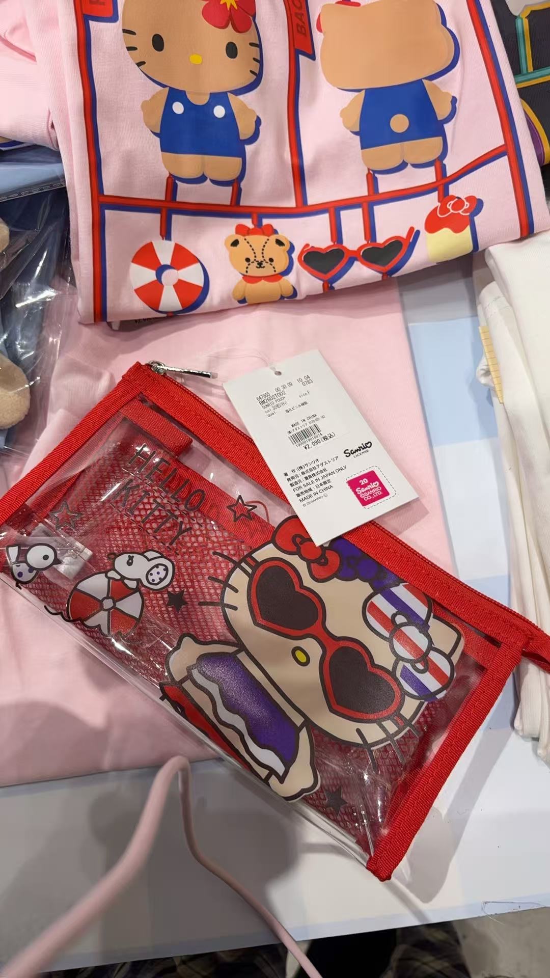 0218 三丽欧红色透明vpc黑皮收纳包 Kt