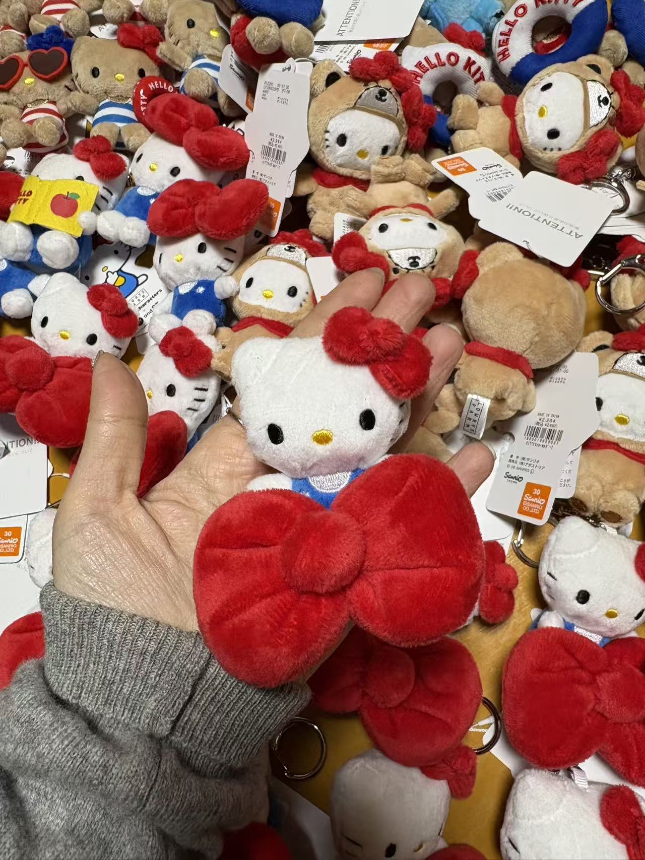 0218 三丽鸥 Me kt胸前大蝴蝶结 毛绒挂件51汇