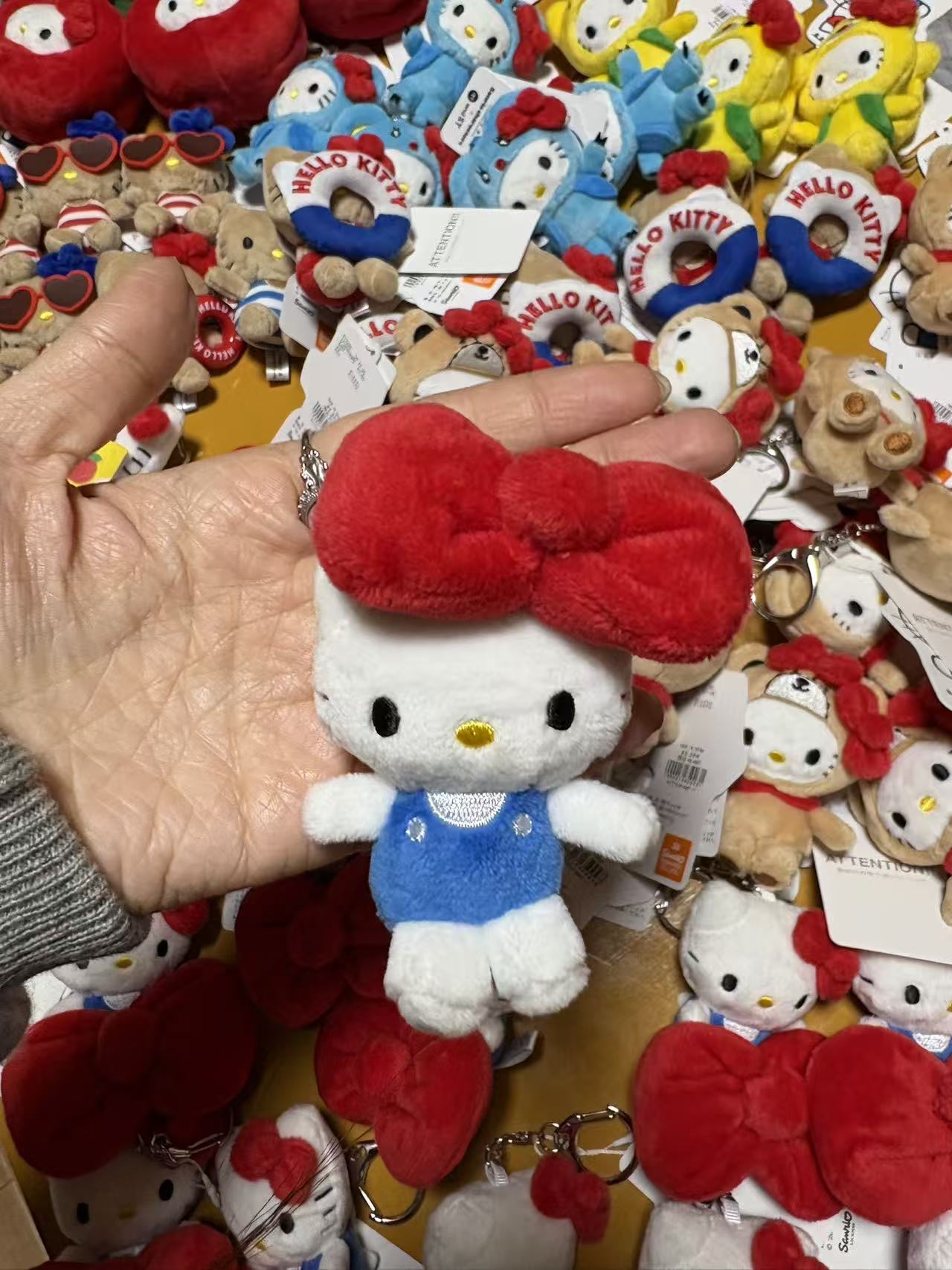 0218 三丽鸥 Me kt头上大蝴蝶结 毛绒挂件 51汇