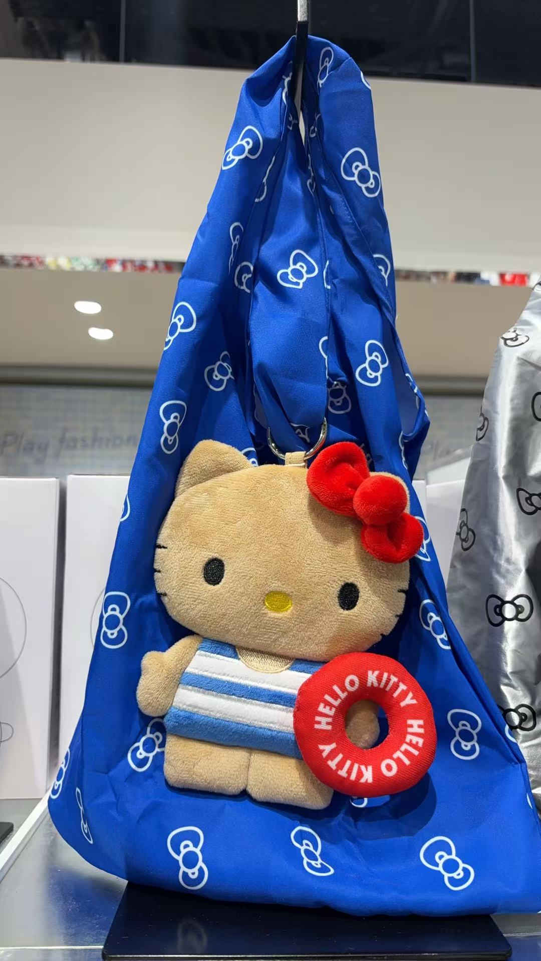 0218 三丽鸥 黄皮kitty救生圈挂件 蓝色环保袋