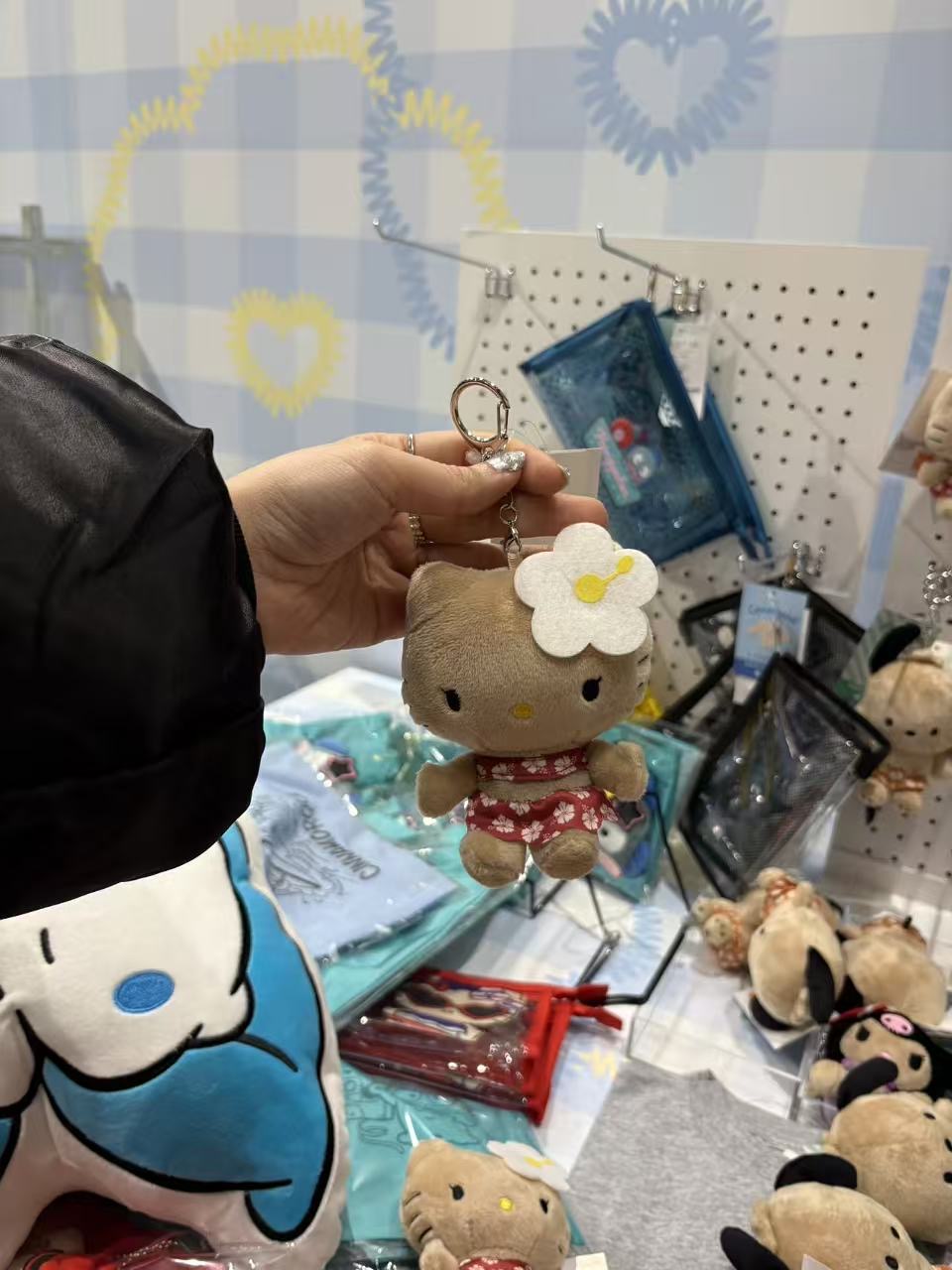 0218 三丽欧黑皮Kt 比基尼毛绒 挂件