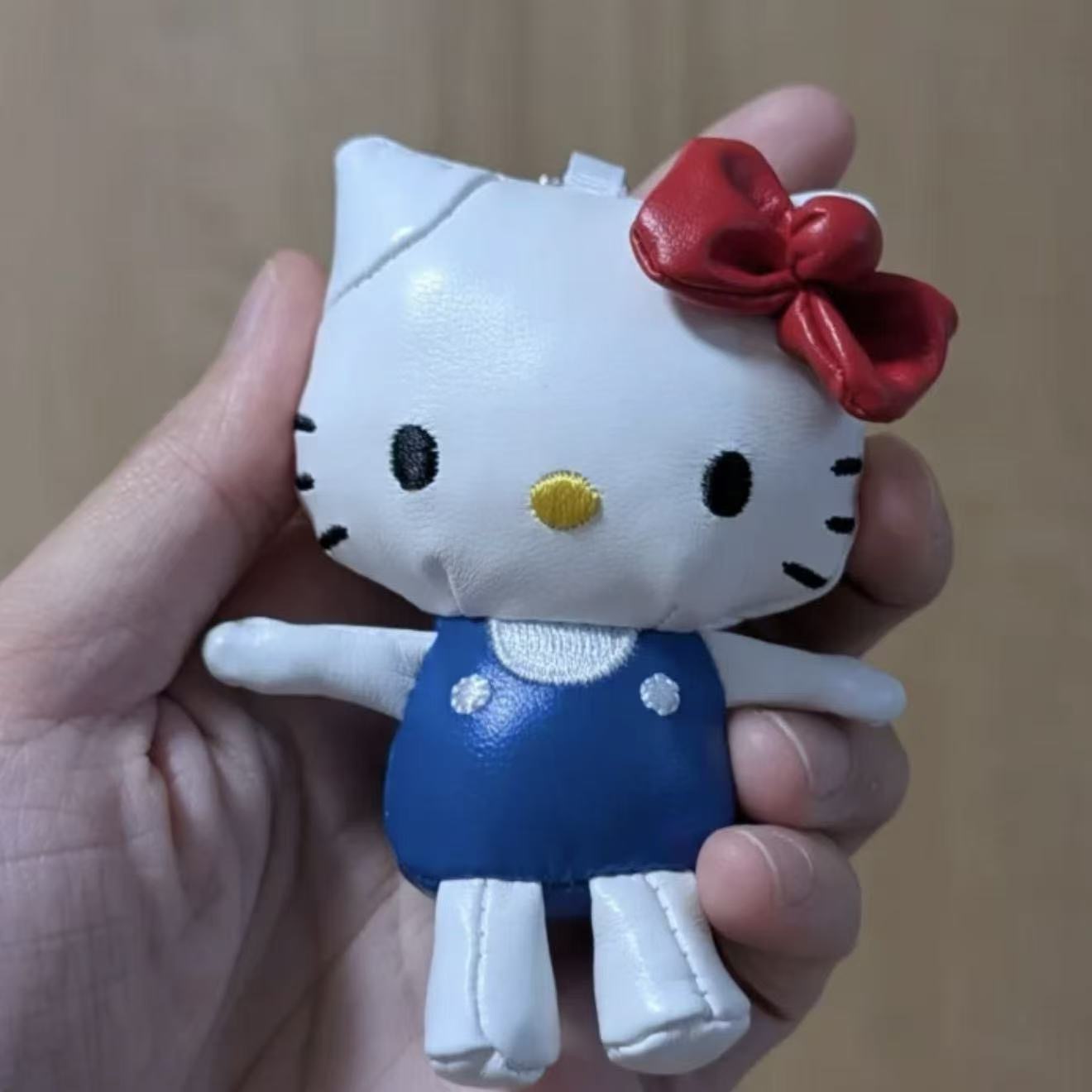 0218三丽鸥 Me kt挂件蓝色背心 51汇