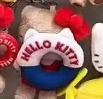 0218 三丽鸥 me 黑皮kt蓝白泳圈 毛绒挂件51汇