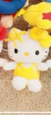 0218 三丽鸥 ME kt黄色衣服毛绒挂件51汇