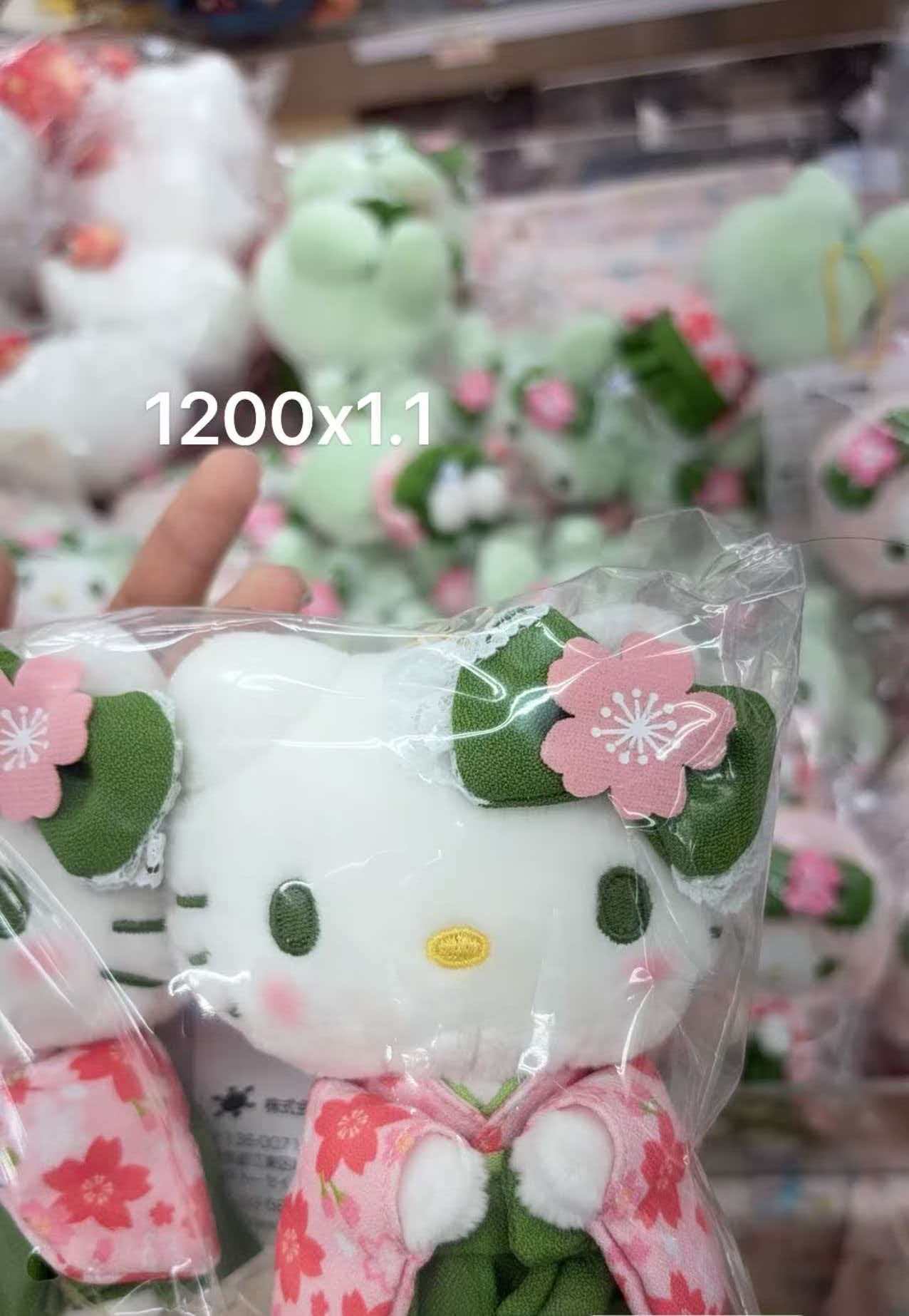 0221 折扣店 三丽鸥 kt抹茶和服毛绒挂件