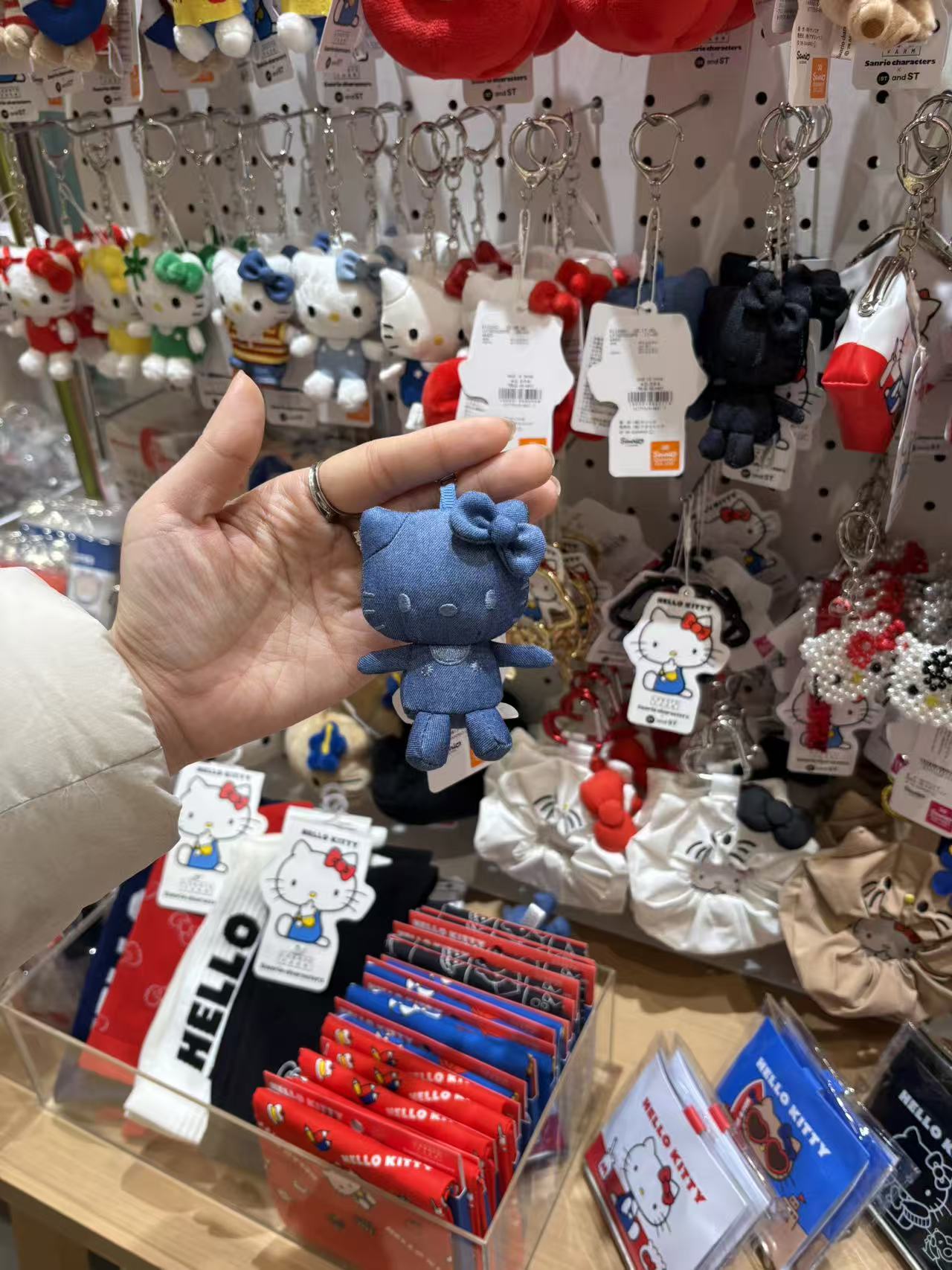 0218 Me kt挂件牛仔色毛绒挂件 51汇