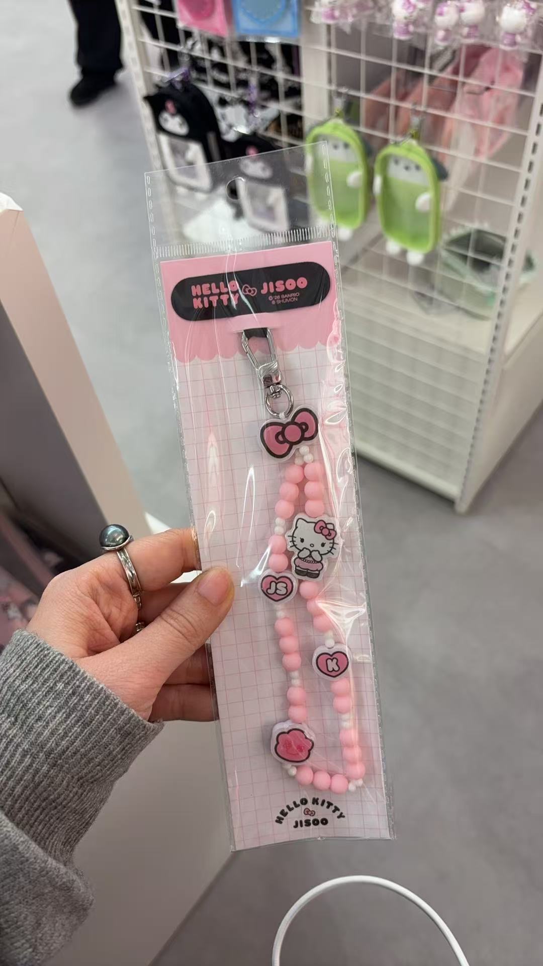 0227 三丽鸥 JISOO与Hello Kitty联名手机链挂件