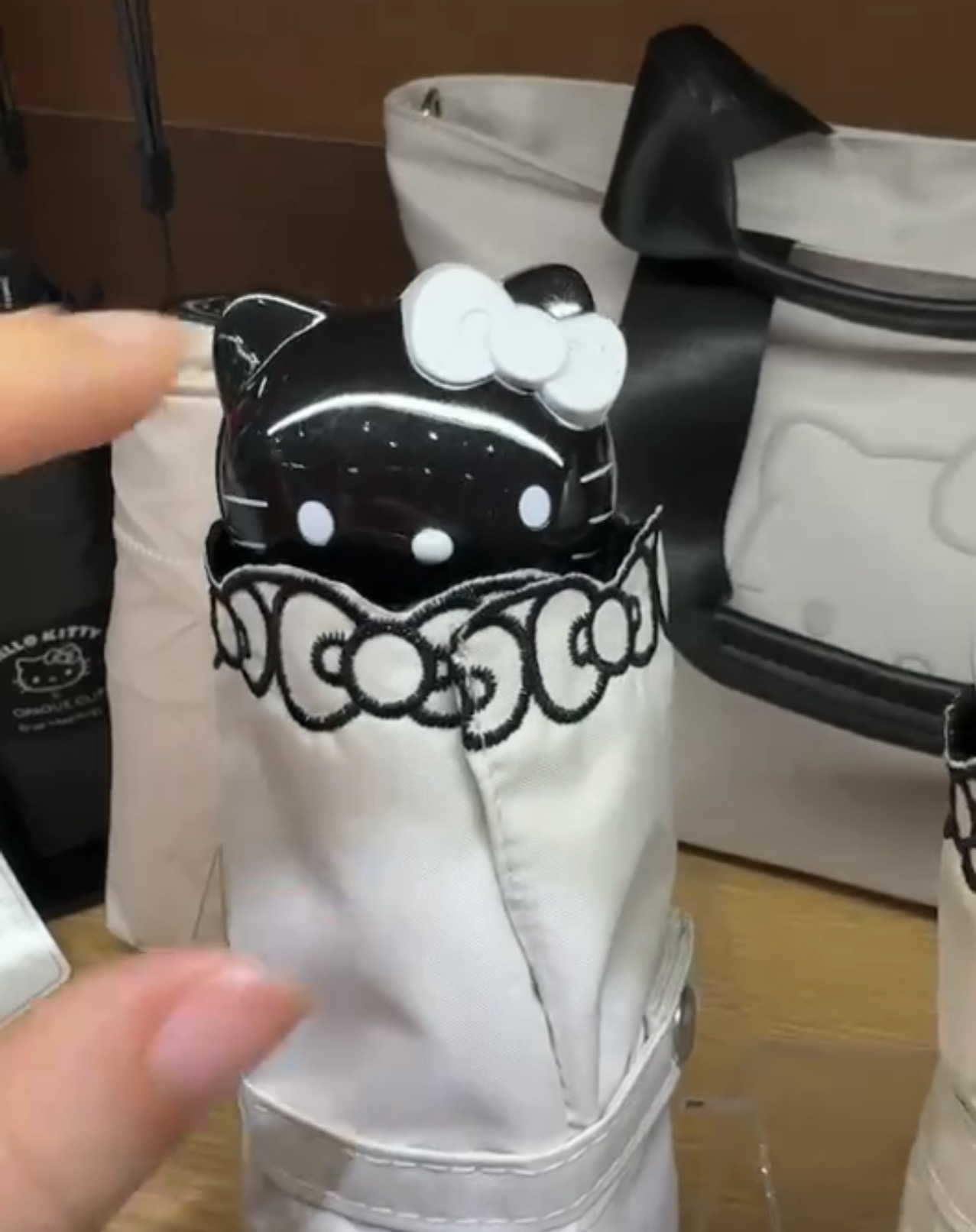 0302 三丽鸥 黑色Hello Kitty &times; Wpc. 联名晴雨两用折叠伞