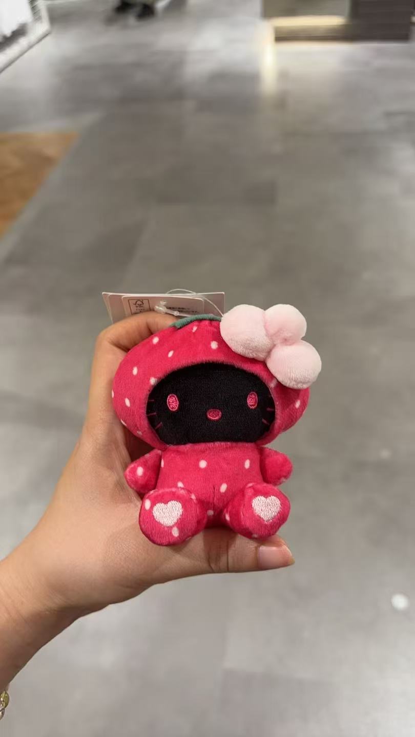 0302 三丽鸥 黑皮草莓造型 Hello Kitty 毛绒挂件