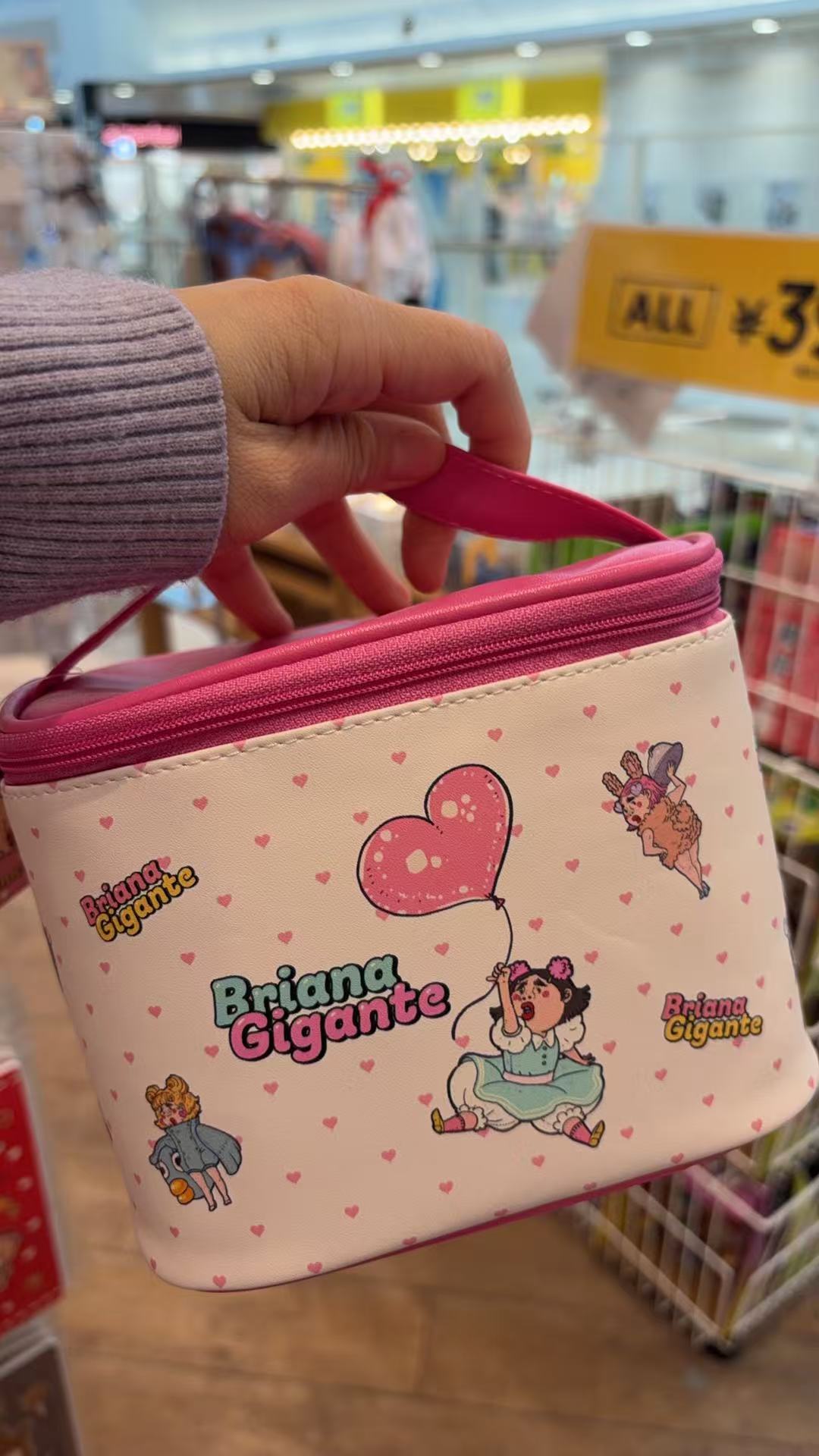 0303 手拿爱心气球女孩 化妆包 