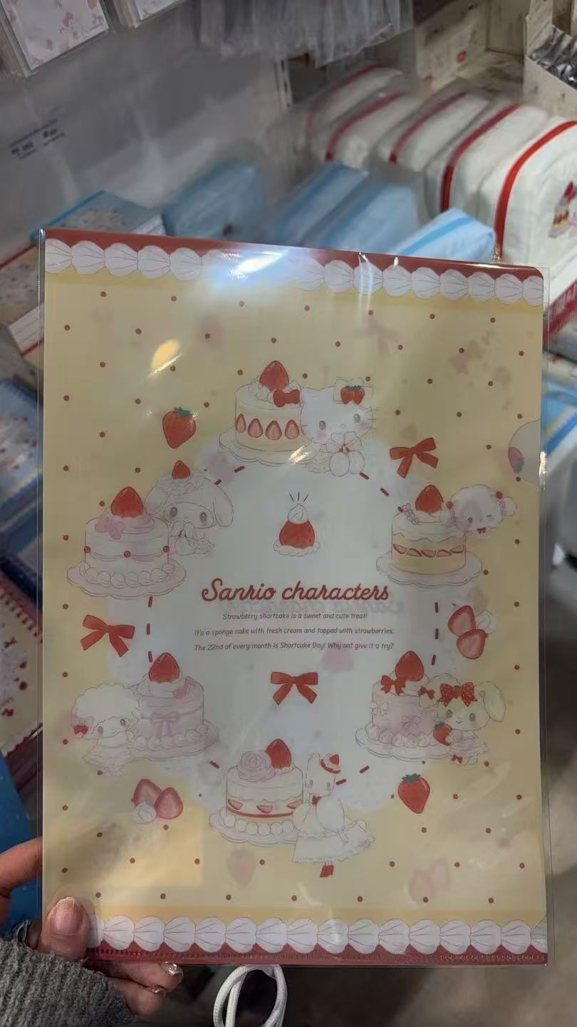 0303 三丽鸥 草莓蛋糕系列 黄色a4文件夹5汇