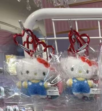 0305 三丽鸥 kt 心形扣毛绒挂件