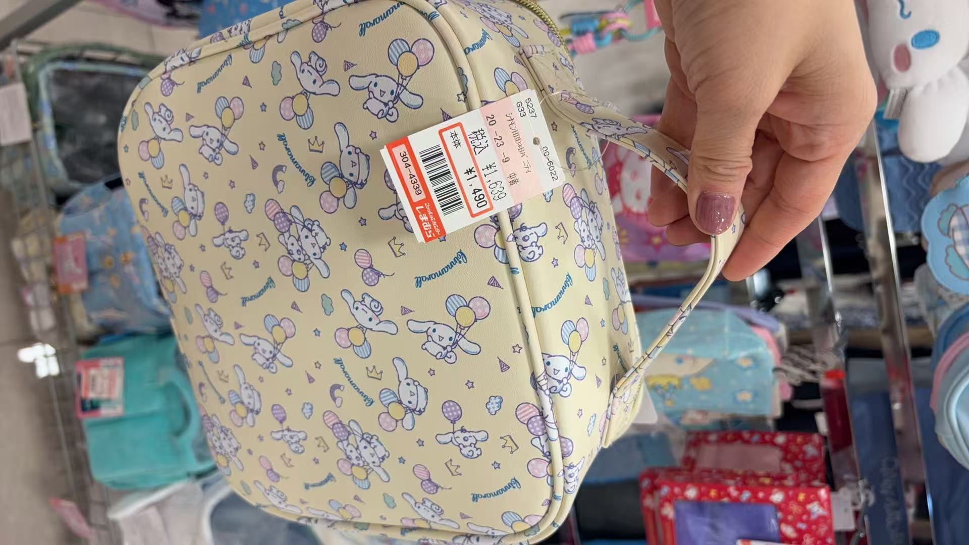 0306 三丽鸥 玉桂狗图案淡黄色化妆包手拎包