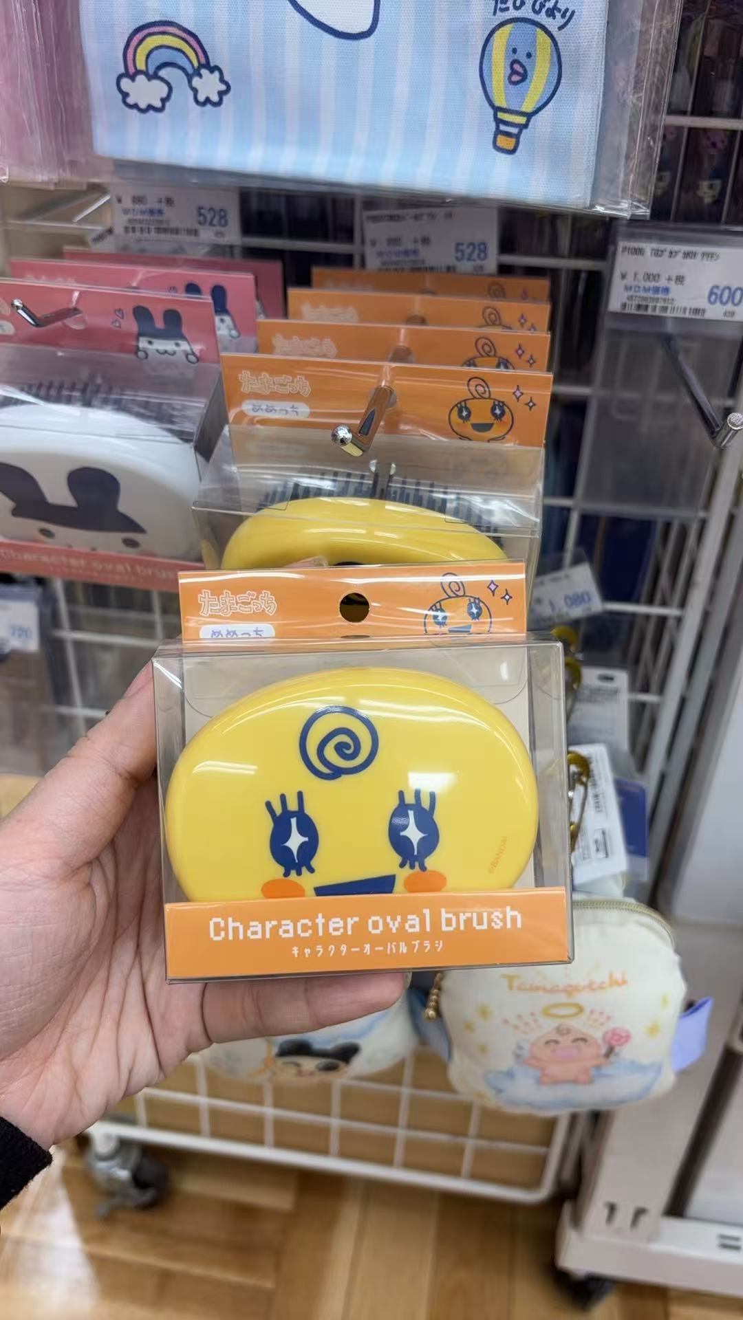 0310 折扣店 拓麻歌子（麻美吉）联名款椭圆形便携梳子