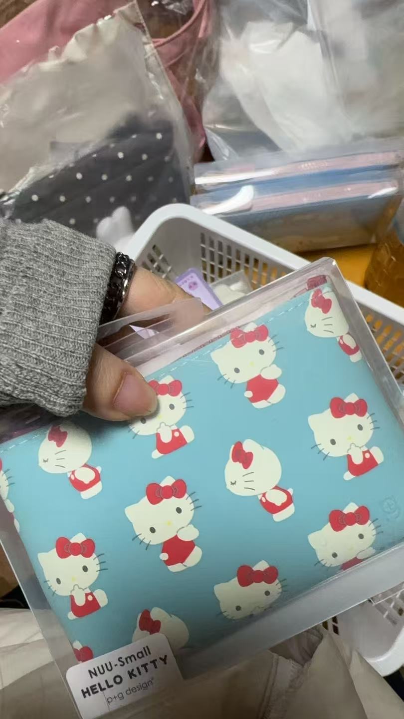 0311 折扣店 三丽鸥 kt印花 蓝色mini收纳包