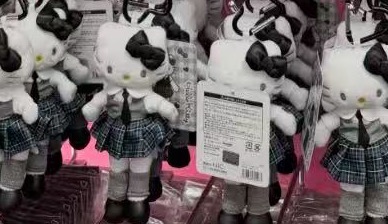 JP 0312 三丽欧学院风黑衣服 kt毛绒挂件 48汇起接