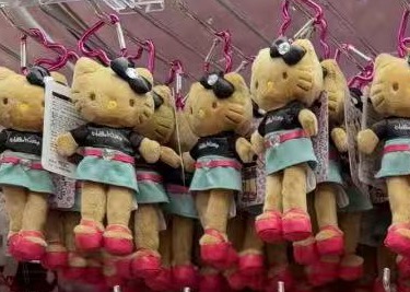 JP 0312 三丽欧黑皮 蓝裙子Kt 毛绒挂件 48汇起接