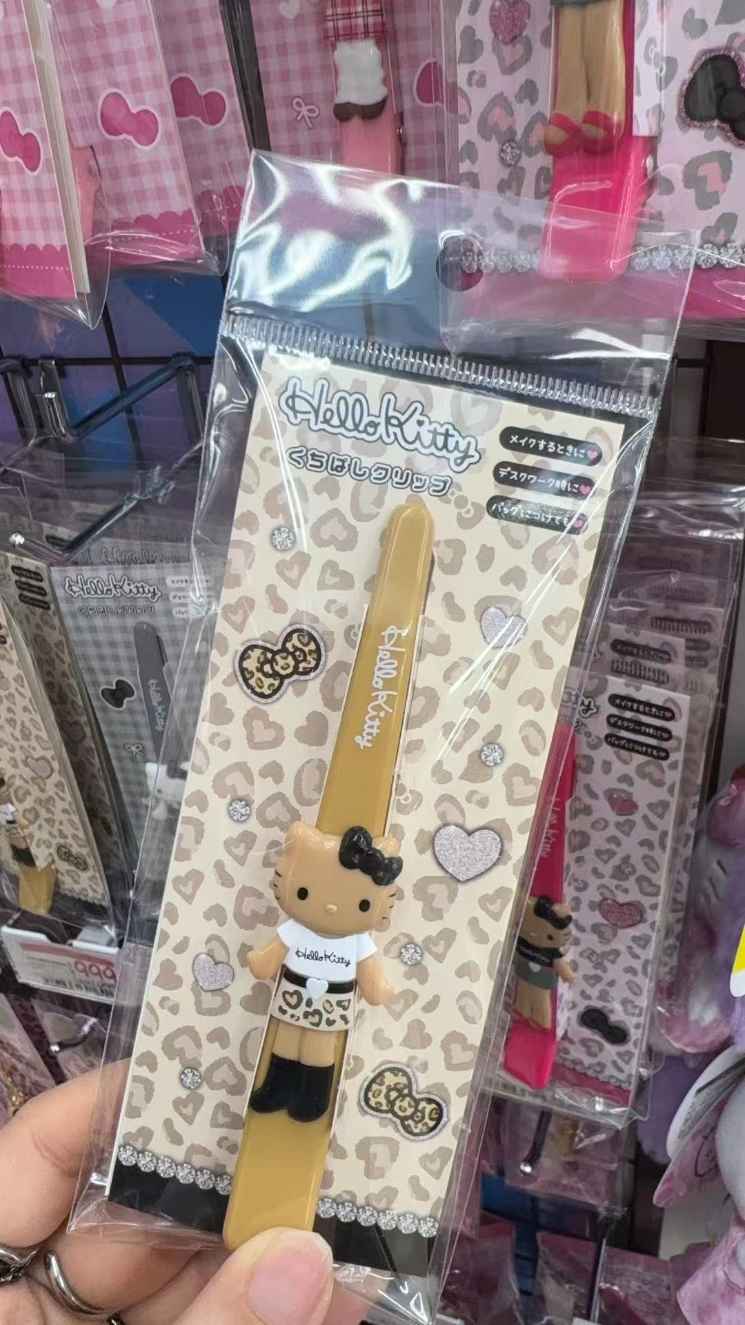 0312 三丽鸥 黑皮kt黄色长发夹48汇