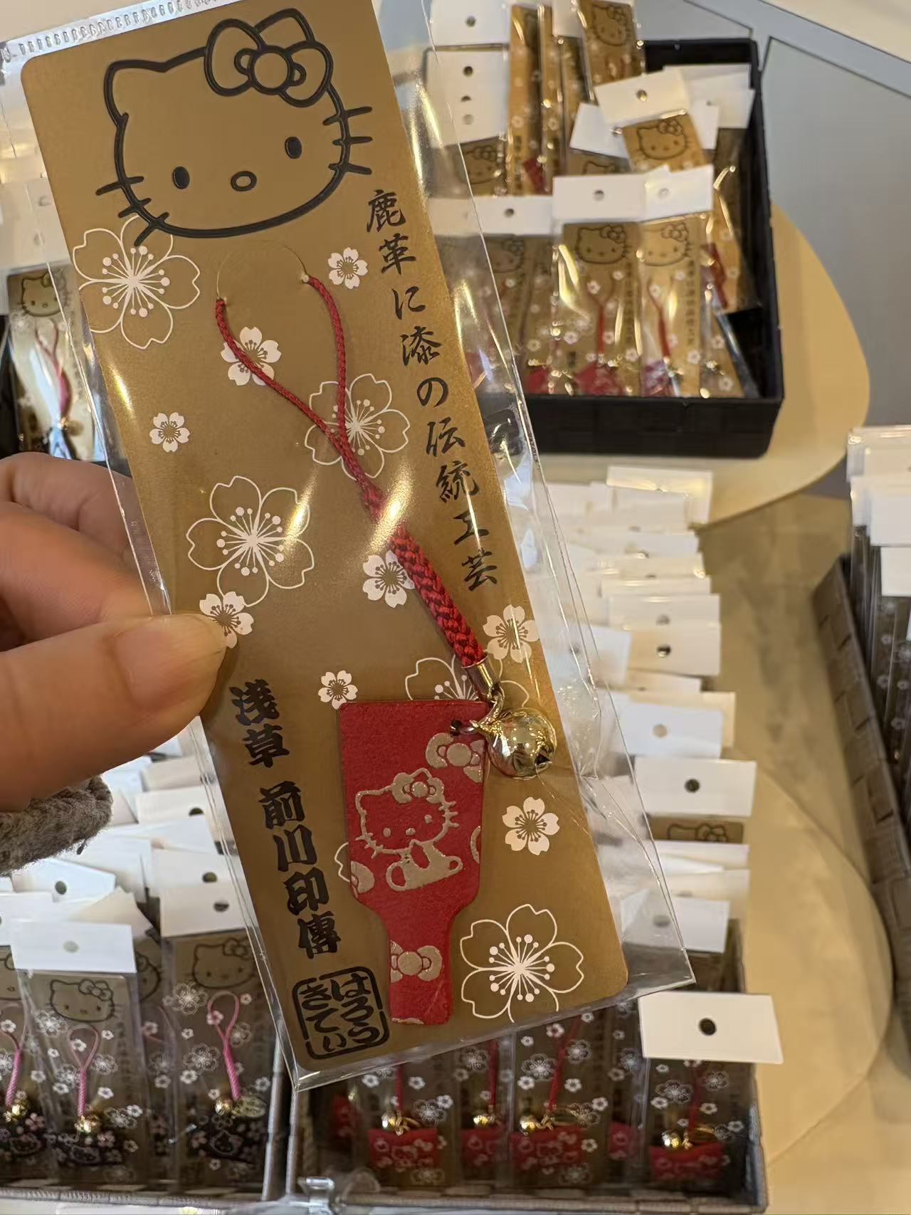0313 浅草寺Hello Kitty 鹿革漆艺 红色小判款御守挂件