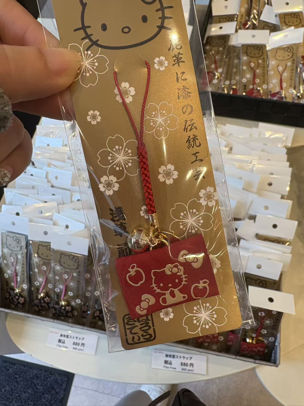 0313 浅草寺Hello Kitty 鹿革漆艺红苹果款御守挂件