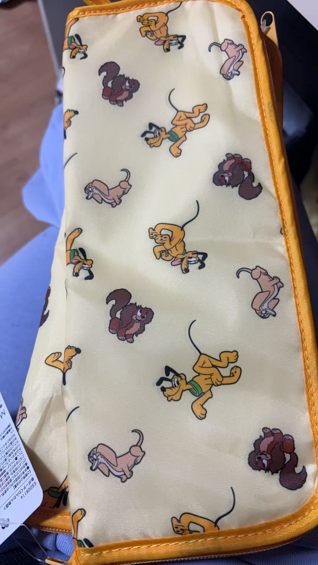 0315 迪士尼黄色布鲁托 L收纳包