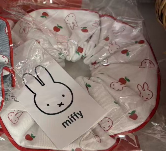 0321 米菲白色草莓发圈 