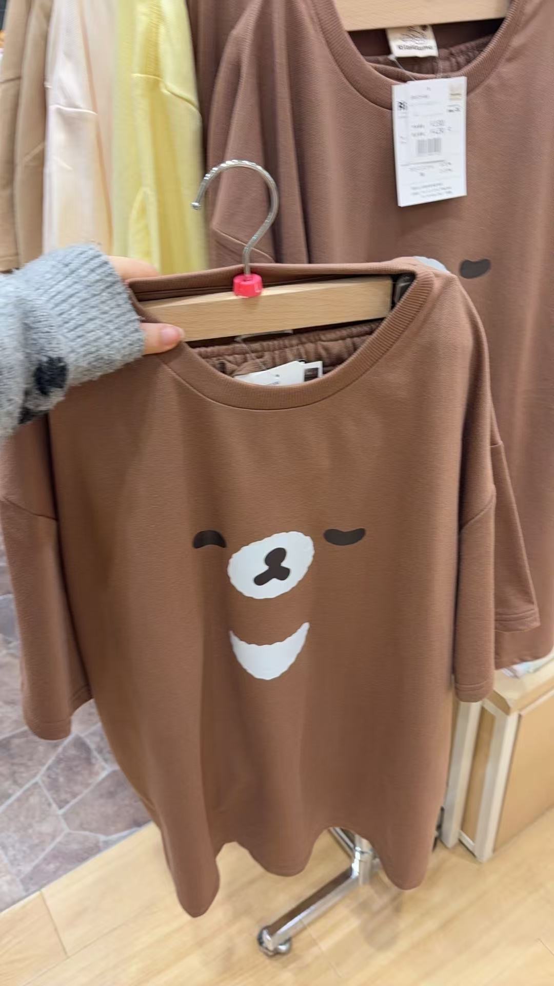 0322 轻松熊 弟弟图案深咖色衣服裤子一套L48汇