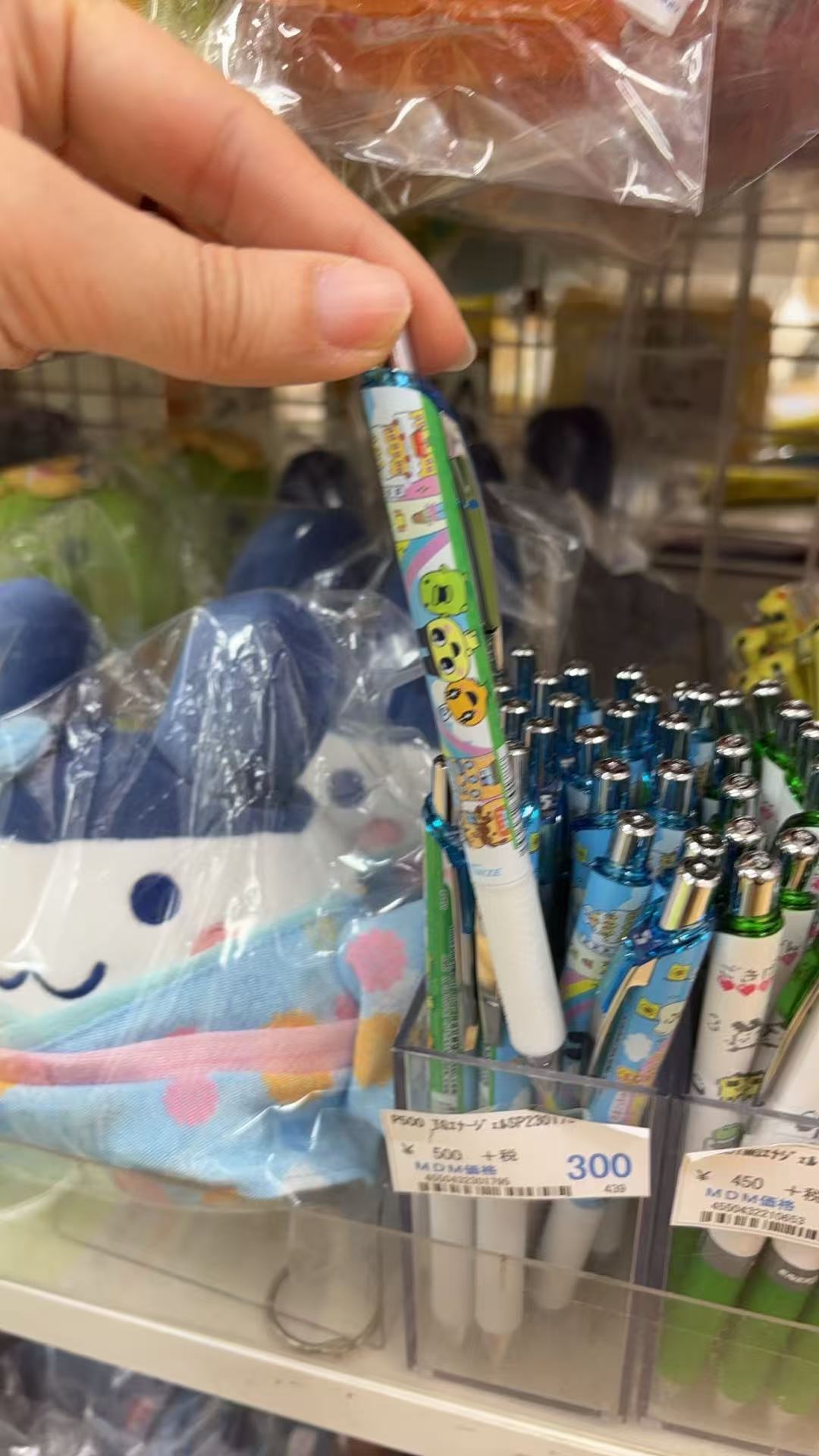 0342 折扣店 大眼睛3个角色 绿色笔 