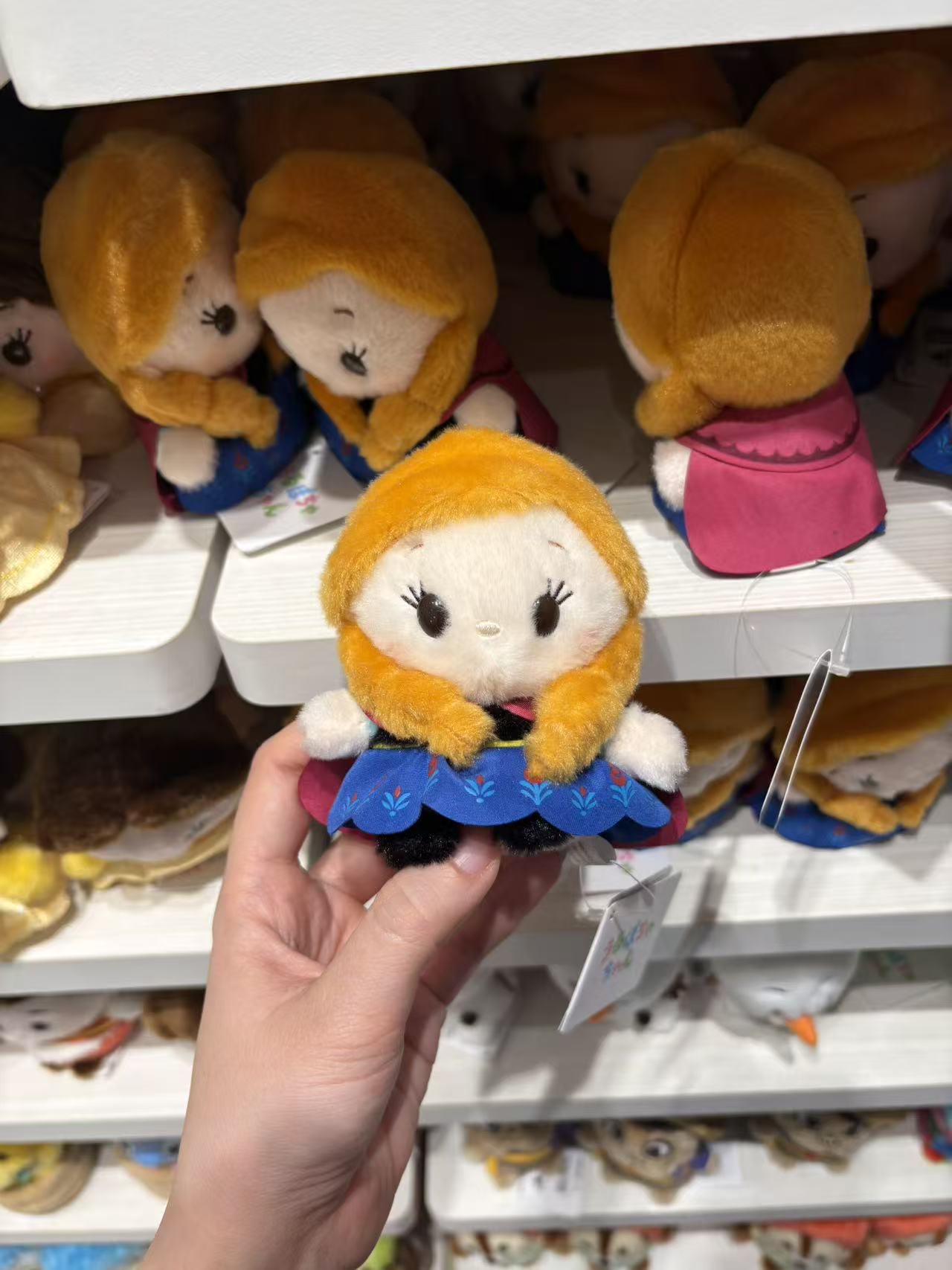 0327 迪士尼《冰雪奇缘》系列的安娜公主豆豆眼毛绒玩偶