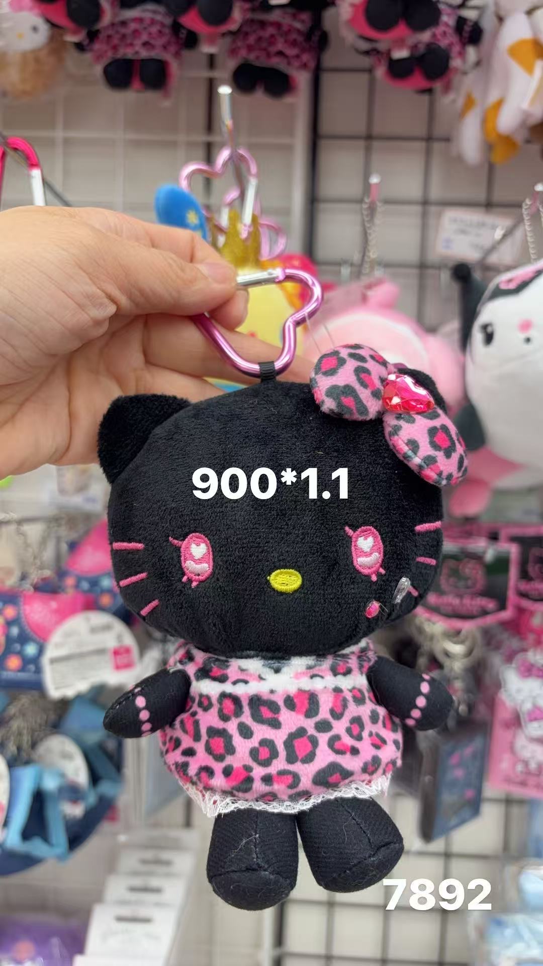 0402 折扣店 三丽欧黑色斑纹Kt 毛绒挂件