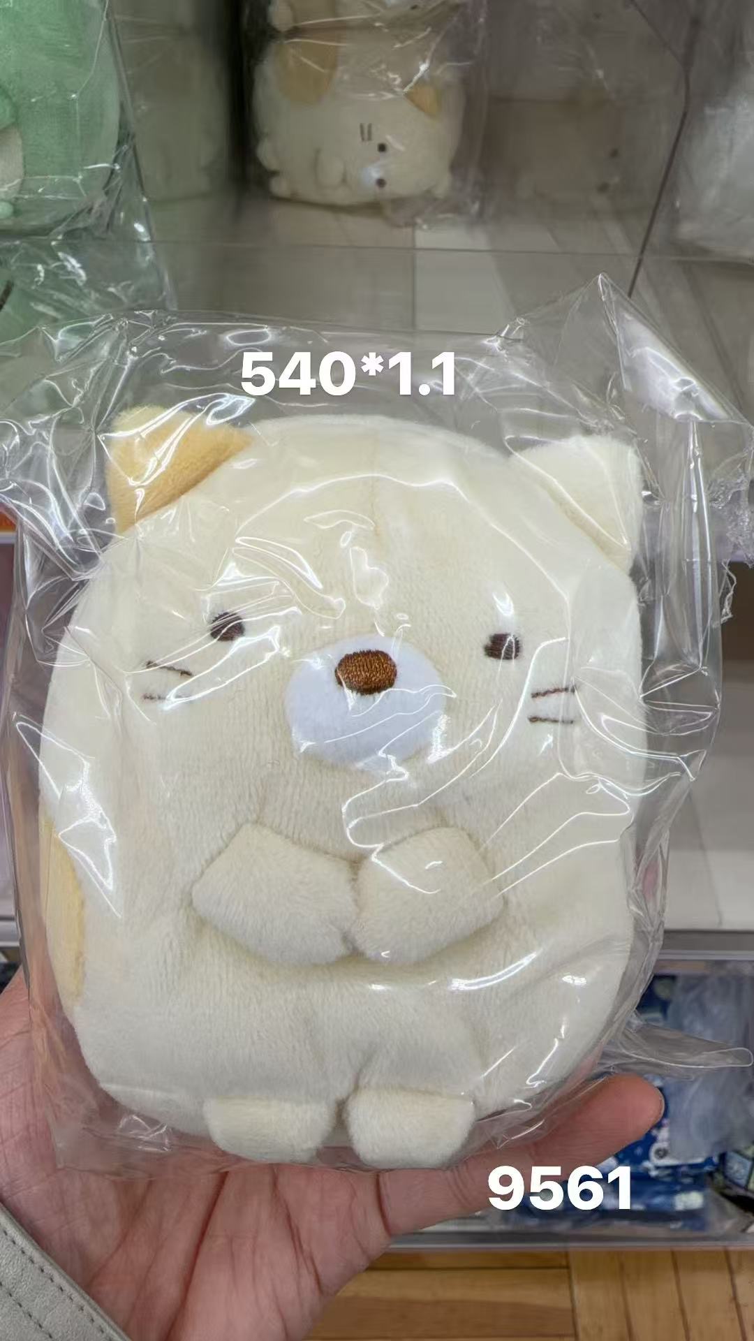 0402 折扣店 角落 猫咪毛绒玩偶