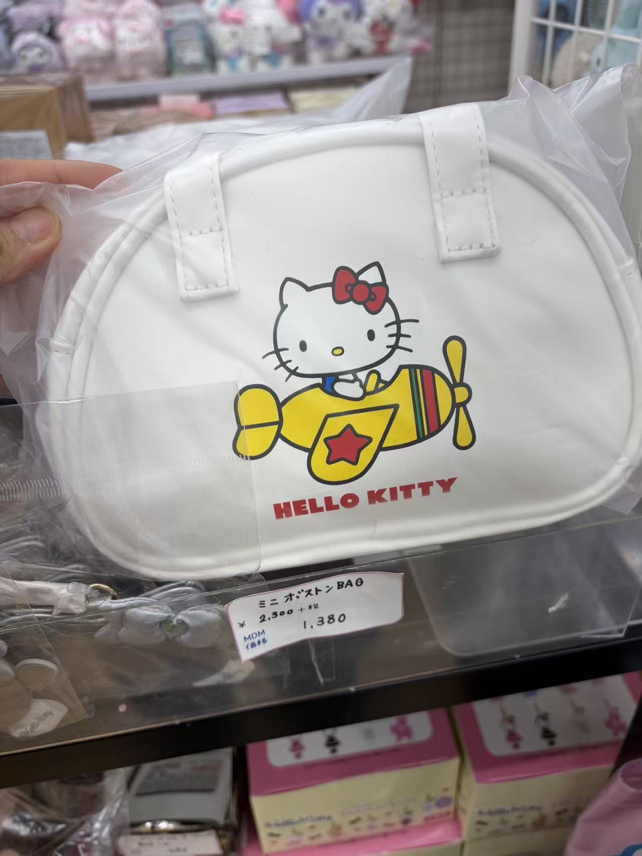 0407 折扣店 白色kt坐飞机图案 手提包 