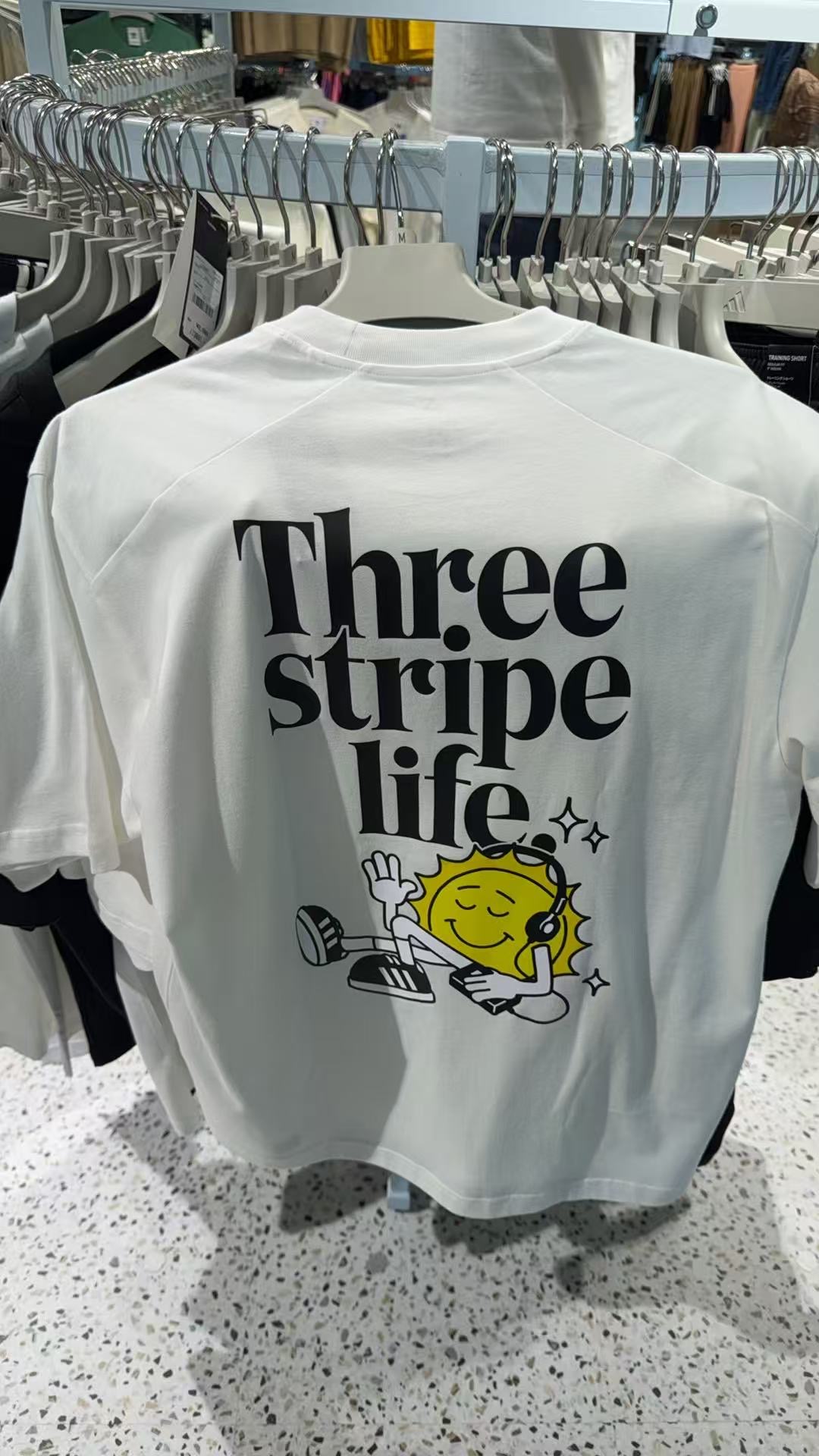 0407 阿迪达斯 背后印花图案晒太阳 L码数 半袖