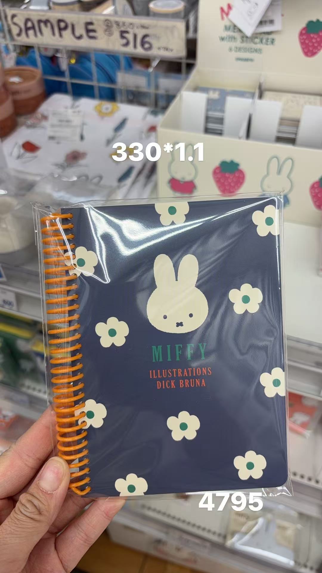 0409 折扣店 藏蓝色白色花朵 本子 