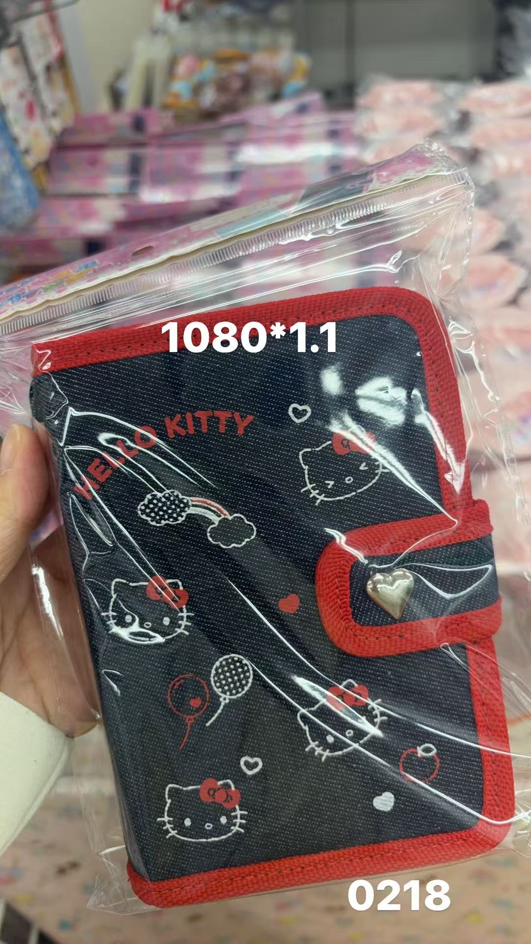 0409 折扣店  Hello Kitty 牛仔风多功能卡包小包