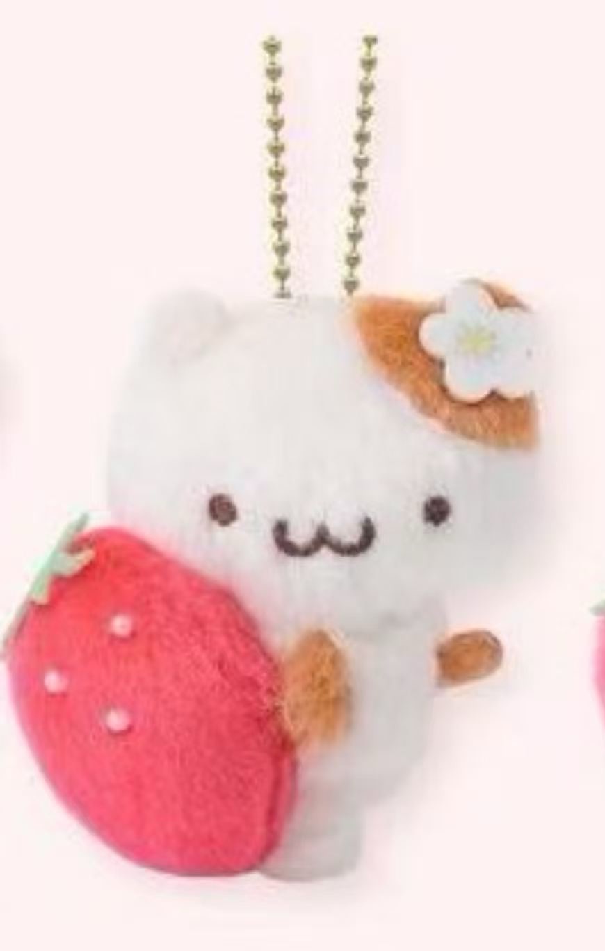 JP 0413 5汇起接 三丽欧马芬抱草莓 毛绒挂件
