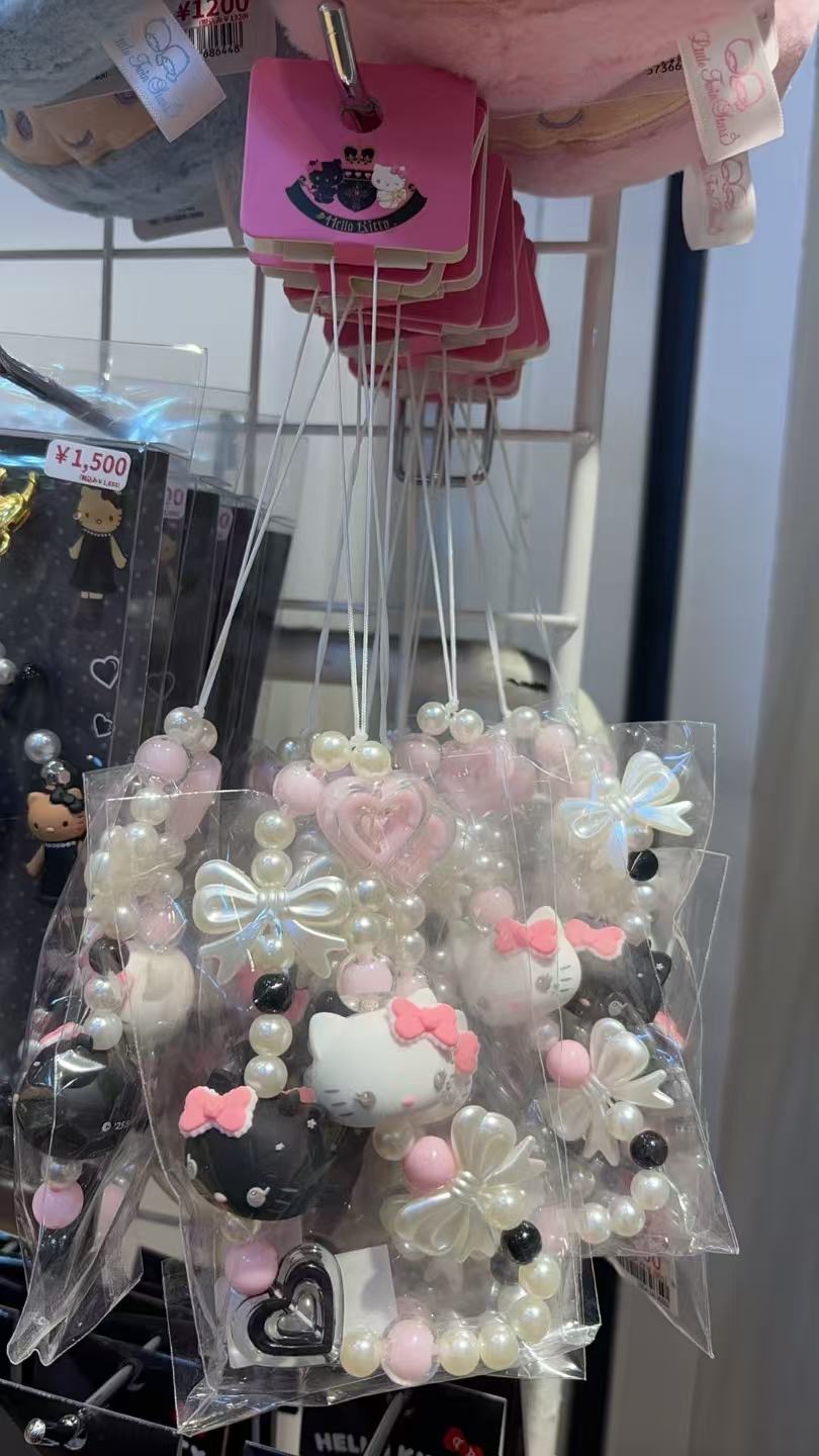 0413 三丽欧kt黑白两色手机链