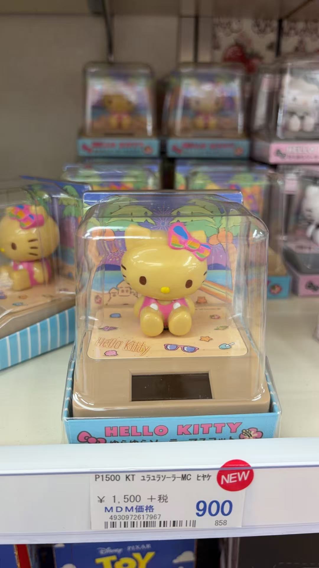 0416折扣店 黑皮kt太阳能摆件彩色蝴蝶结