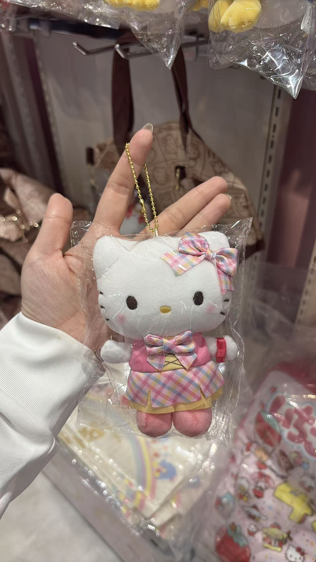 0421 5汇 三丽欧kt粉色条纹连衣裙  毛绒挂件