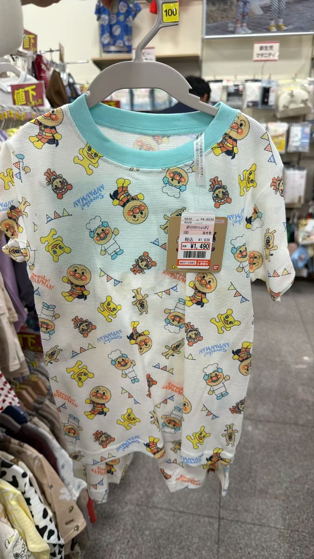 0423 面包超人 儿童满印淡水色短袖短裤套装 100码