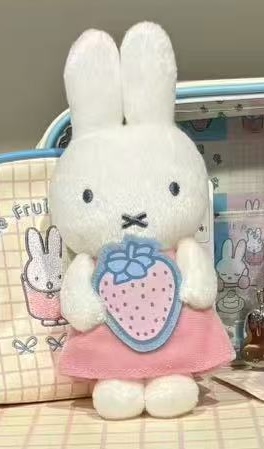 5汇0424 loft ​​米菲草莓毛绒挂件