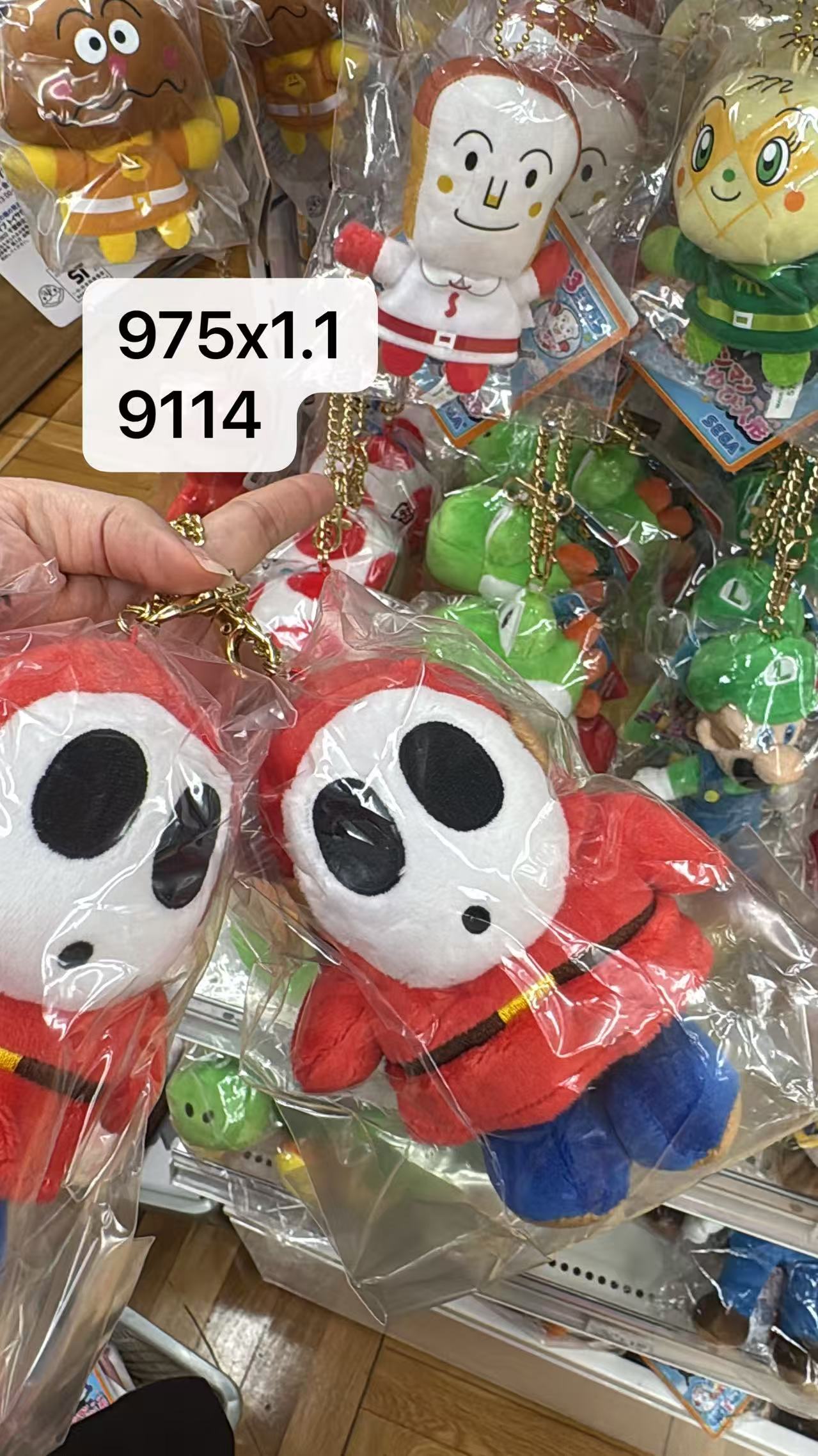0505 折扣店 红色衣服 黑色大眼睛 怪物造型 毛绒挂件