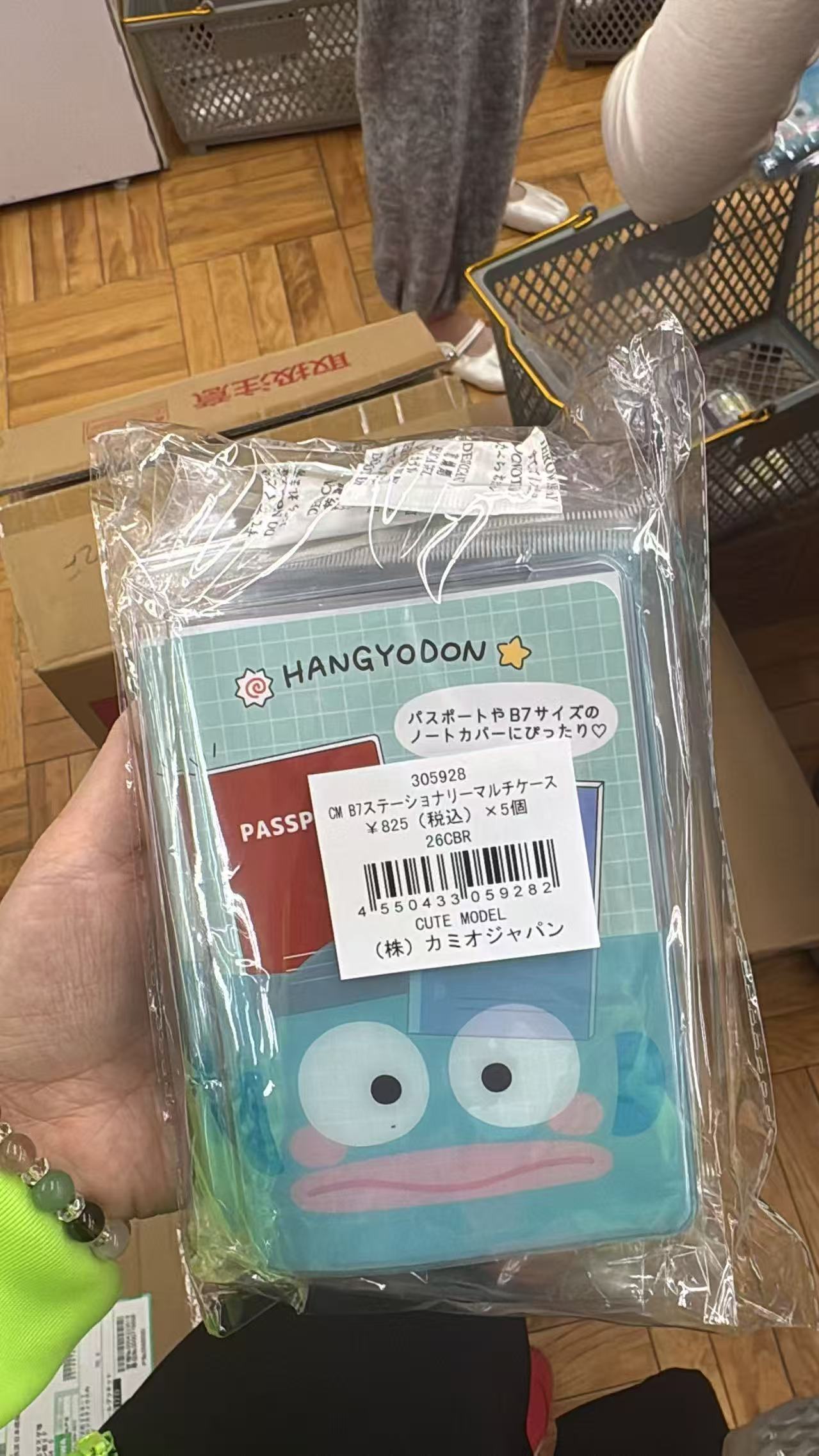 0512 折扣店 三丽鸥丑鱼汉顿 护照夹 一个价格