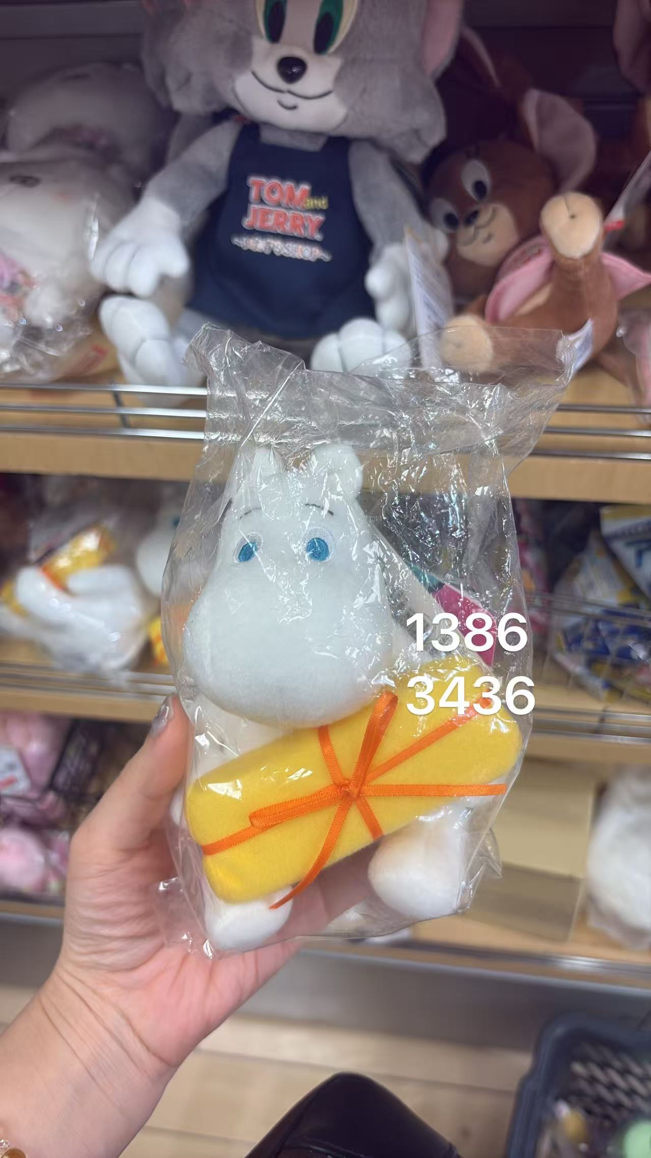 0516 朗姆 白色小精灵 手拿礼盒 毛绒