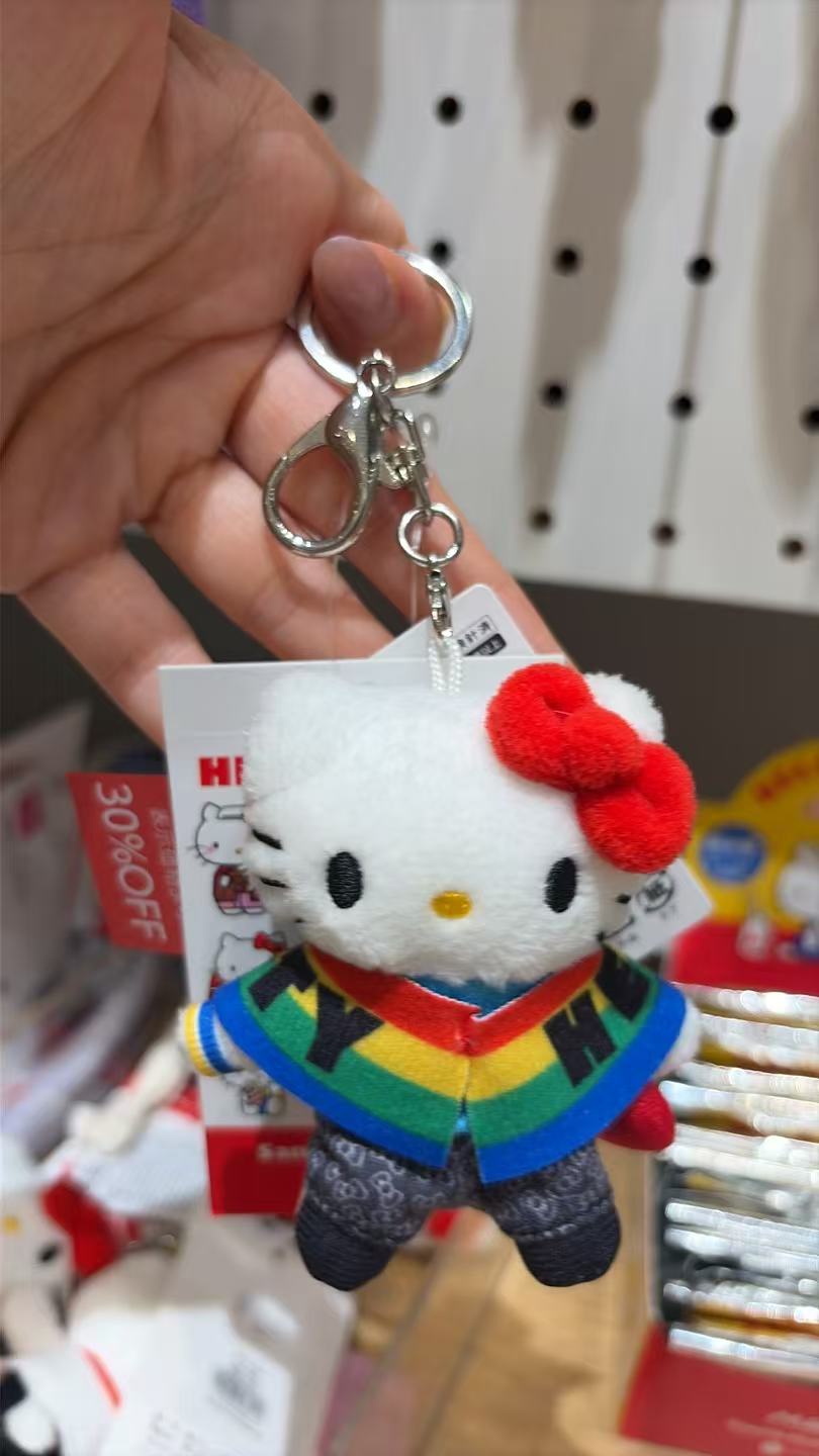 0520 三丽鸥 彩虹披风kitty 毛绒挂件